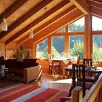 Holzhaus Im Gruenen B&B